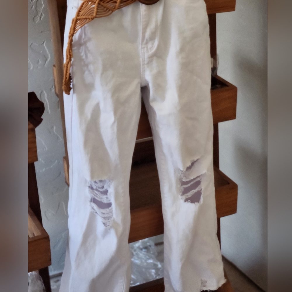 NWT! Zenana White Pants Jeans Distressed With Holes Size Large